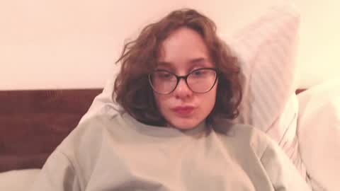 Snapshot of sunshinehella chatting on 3, 6, 2026 Hella online show from 3, 6, 2026