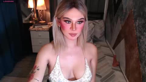 Snapshot of superh0tangelxx chatting on 17, 4, 2026 CARMINA online show from 17, 4, 2026