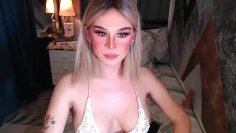 Snapshot of superh0tangelxx chatting on 19, 4, 2026 CARMINA online show from 19, 4, 2026