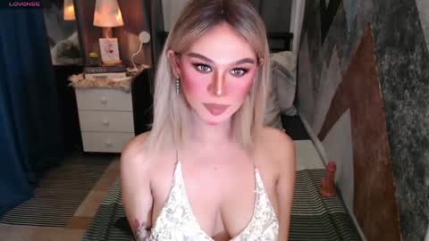 Snapshot of superh0tangelxx chatting on 26, 5, 2026 CARMINA online show from 26, 5, 2026