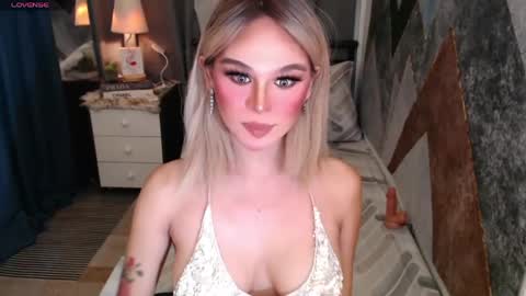 Snapshot of superh0tangelxx chatting on 1, 6, 2026 CARMINA online show from 1, 6, 2026