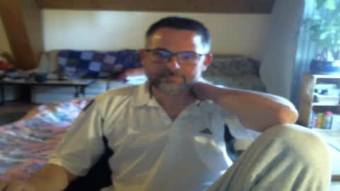 Snapshot of supersquirrel81 chatting on 24, 4, 2026 supersquirrel81 online show from 24, 4, 2026