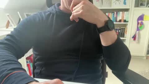 Snapshot of surfstar81 chatting on 20, 4, 2026 surfstar81 online show from 20, 4, 2026