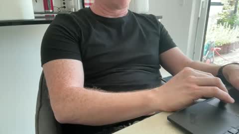 Snapshot of surfstar81 chatting on 28, 4, 2026 surfstar81 online show from 28, 4, 2026