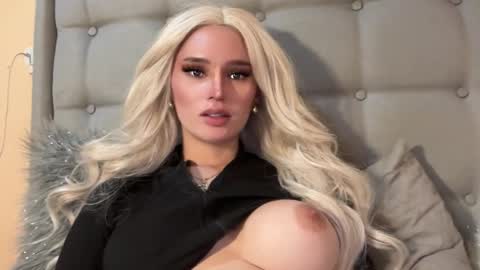 Mia online show from 6, 12, 2024