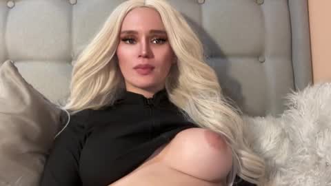 Mia online show from 10, 1, 2025