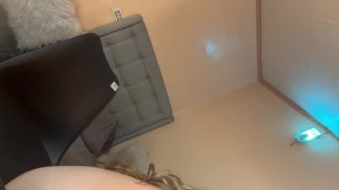 Mia online show from 14, 2, 2025