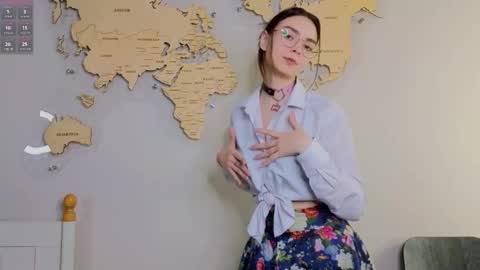 Snapshot of susannahtrojahn chatting on 3, 3, 2026 susannahtrojahn online show from 3, 3, 2026