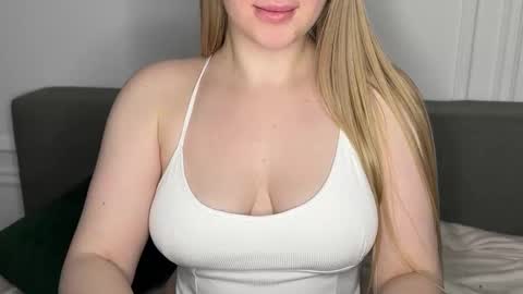 Snapshot of susie_dream_22 chatting on 11, 12, 2024 Anna online show from 11, 12, 2024