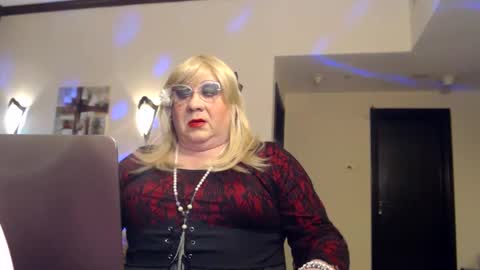 Snapshot of suzannebanci chatting on 13, 12, 2024 My name is Sissy or more fully Suzanna Aprilia Maria Mariquita Catarina Chinita Banci. Soy una puta - que chimba ladybug online show from 13, 12, 2024