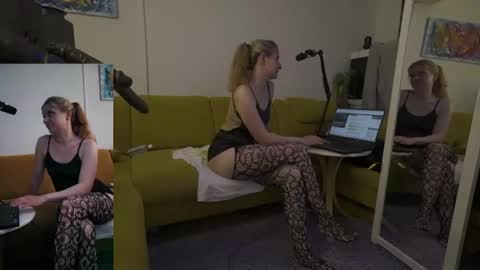 Snapshot of suzannexxxxxx chatting on 10, 5, 2026 suzannexxxxxx online show from 10, 5, 2026