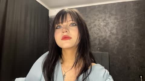 Snapshot of suziebanach chatting on 13, 4, 2026 EmilySuonn online show from 13, 4, 2026
