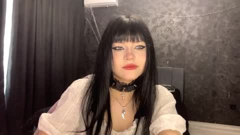Snapshot of suziebanach chatting on 20, 4, 2026 EmilySuonn online show from 20, 4, 2026