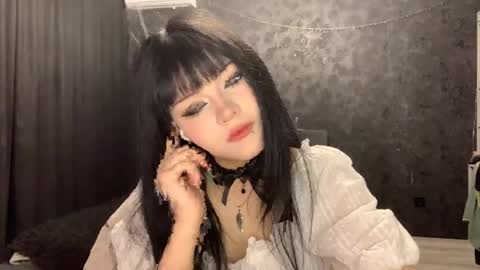 Snapshot of suziebanach chatting on 21, 4, 2026 EmilySuonn online show from 21, 4, 2026