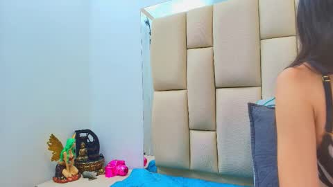 Amye  online show from 11, 11, 2025