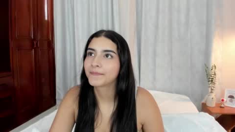 Aura  online show from 23, 4, 2026