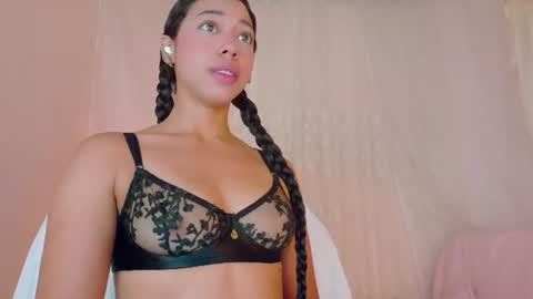 Snapshot of sweet_carine chatting on 9, 6, 2026 camil online show from 9, 6, 2026