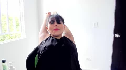 Snapshot of sweet_hann chatting on 5, 12, 2025 Hanna online show from 5, 12, 2025