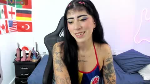 Snapshot of sweet_joint_girl chatting on 4, 7, 2026 Dahnna online show from 4, 7, 2026