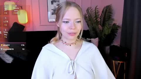 Snapshot of sweet_lucile chatting on 25, 4, 2026 Lucy online show from 25, 4, 2026