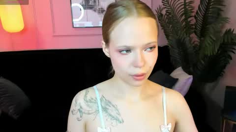 Snapshot of sweet_lucile chatting on 6, 5, 2026 Lucy online show from 6, 5, 2026