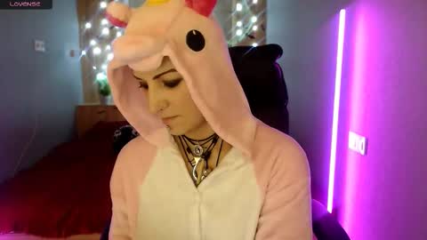 sweet_n_strong online show from 17, 11, 2025