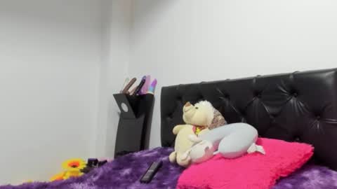 Nhaomy online show from 25, 11, 2025