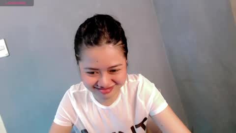 Snapshot of sweet_sirenxx chatting on 23, 12, 2024 Leah online show from 23, 12, 2024