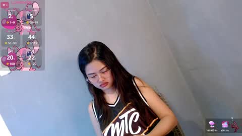 Snapshot of sweet_sirenxx chatting on 8, 1, 2025 Leah online show from 8, 1, 2025