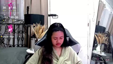 Snapshot of sweet_sirenxx chatting on 28, 10, 2025 Leah online show from 28, 10, 2025