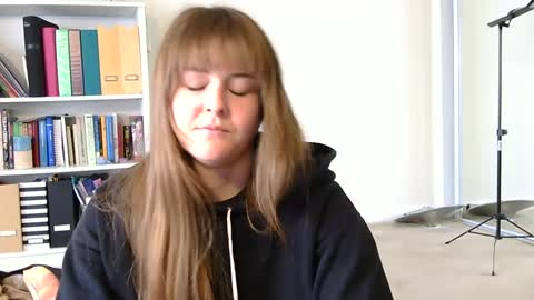 Snapshot of sweet_truffle chatting on 23, 1, 2025 Heidi Brenner - Please check bio for schedule FAQ online show from 23, 1, 2025