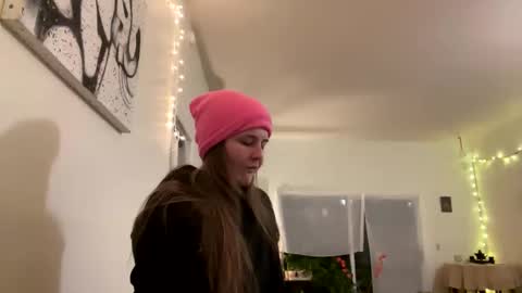 Snapshot of sweet_truffle chatting on 7, 3, 2025 Heidi Brenner - Please check bio for schedule FAQ online show from 7, 3, 2025
