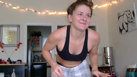 Snapshot of sweet_truffle chatting on 6, 10, 2025 Heidi Brenner - Please check bio for schedule FAQ online show from 6, 10, 2025