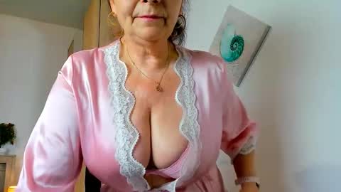Snapshot of sweetangell69_ chatting on 26, 4, 2026 Viorica online show from 26, 4, 2026