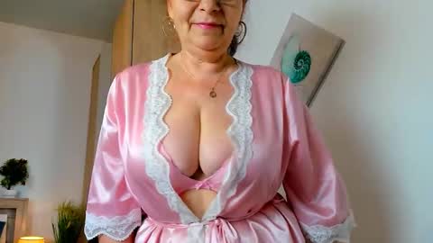 Snapshot of sweetangell69_ chatting on 28, 4, 2026 Viorica online show from 28, 4, 2026