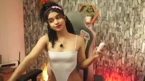 Snapshot of sweetbonii chatting on 26, 6, 2026 Salom independent model online show from 26, 6, 2026