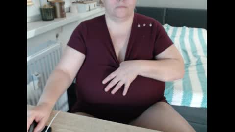 Sweetboobs85h online show from 14, 1, 2026