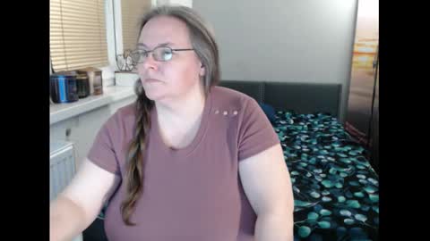 Sweetboobs85h online show from 18, 2, 2026