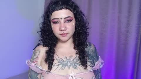       Independent model online show from 25, 5, 2026