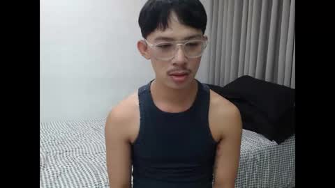 Snapshot of sweetguy102103 chatting on 4, 12, 2024 khrayan online show from 4, 12, 2024