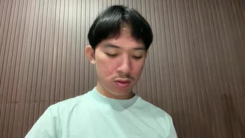 Snapshot of sweetguy102103 chatting on 18, 3, 2026 khrayan online show from 18, 3, 2026