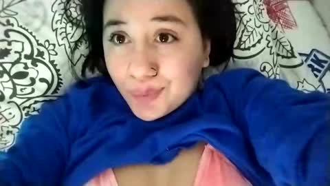 Snapshot of sweetie__annie chatting on 26, 2, 2025 Ana Mara i cant Make noise My family is here online show from 26, 2, 2025