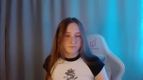 Snapshot of sweetie_lover chatting on 4, 6, 2026 Annie online show from 4, 6, 2026
