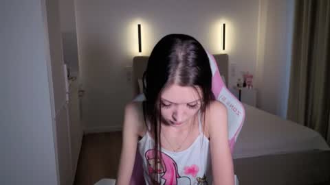 Snapshot of sweetiebones chatting on 11, 7, 2026 bratty gf online show from 11, 7, 2026