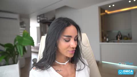 Snapshot of sweetlaurasaenz chatting on 5, 10, 2025 Laura Saenz  Geminis online show from 5, 10, 2025