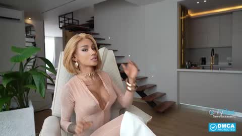 Snapshot of sweetlaurasaenz chatting on 19, 10, 2025 Laura Saenz  Geminis online show from 19, 10, 2025