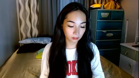 Snapshot of sweetlilly_18 chatting on 23, 5, 2026 Lilly online show from 23, 5, 2026