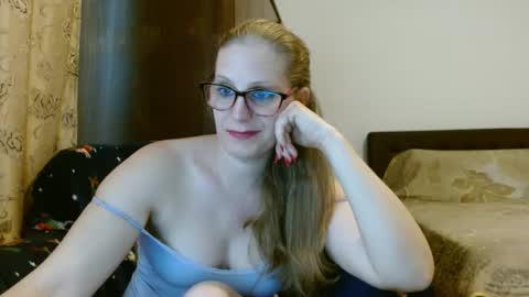 Snapshot of sweetmayaxoxo chatting on 28, 2, 2025 sweetmayaxoxo online show from 28, 2, 2025