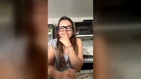 Snapshot of sweetmom1 chatting on 27, 7, 2026 Monic online show from 27, 7, 2026