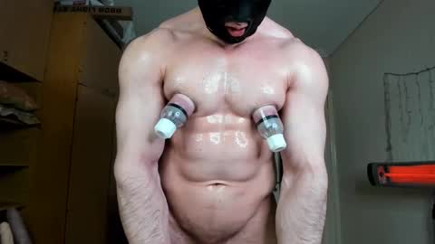 Snapshot of sweetmuscles_boy chatting on 21, 4, 2026 Lorenzo online show from 21, 4, 2026